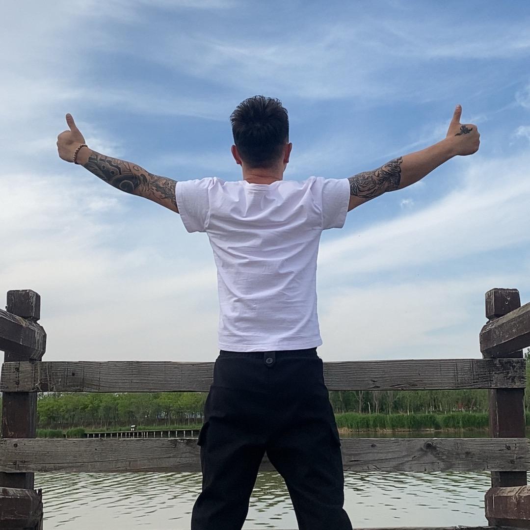 一个你摆愣不了的 男人
