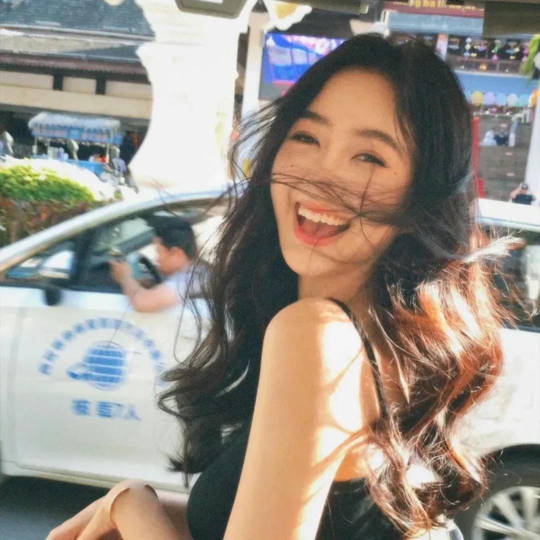 溪溪.