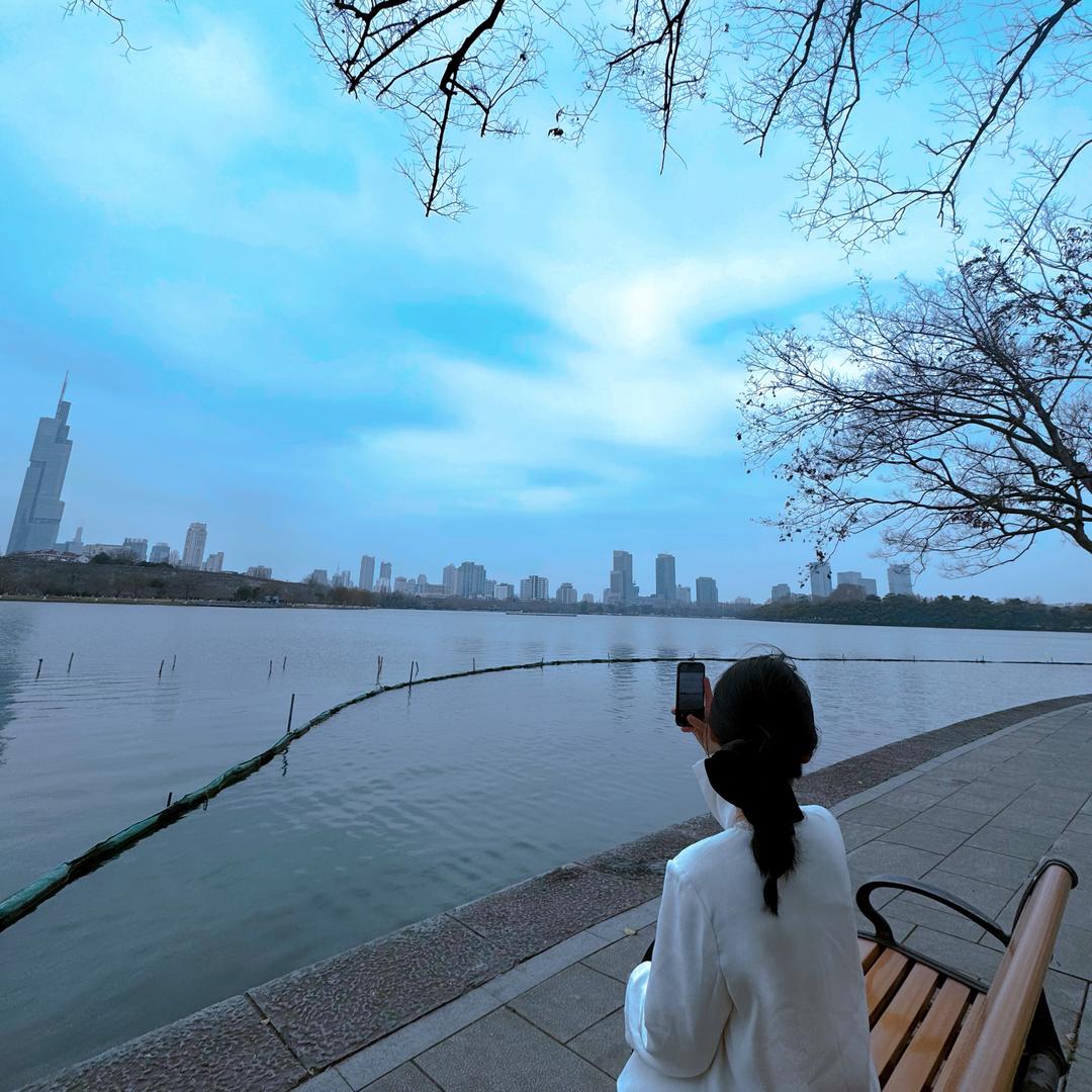 陈集AiEF潮依服女装 ．晴晴