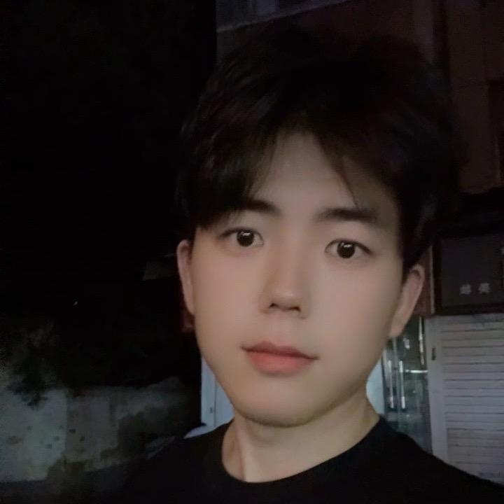 跑完炫大餐的小亮