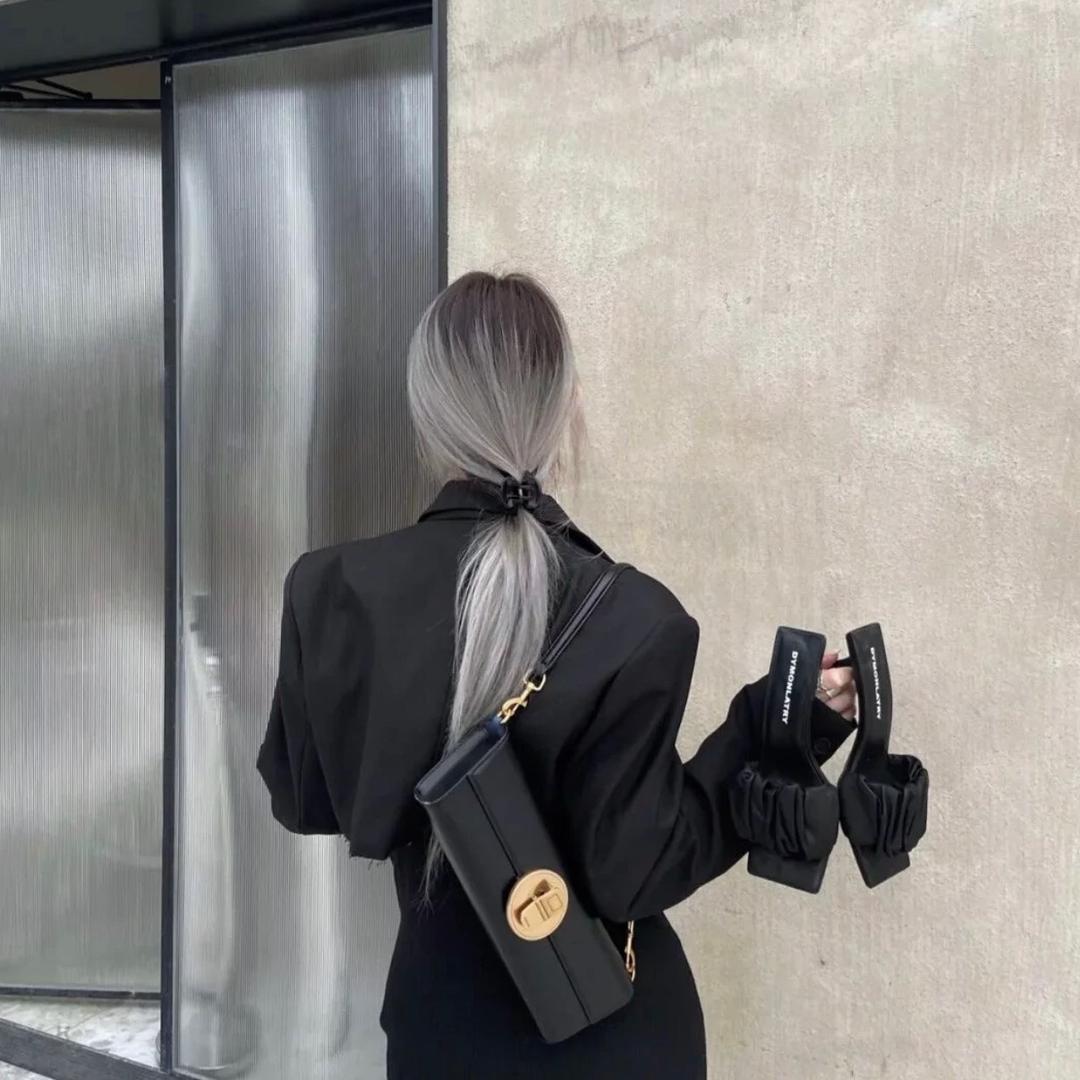 王冉冉.