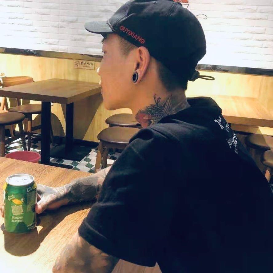 温柔的纹身师🦟