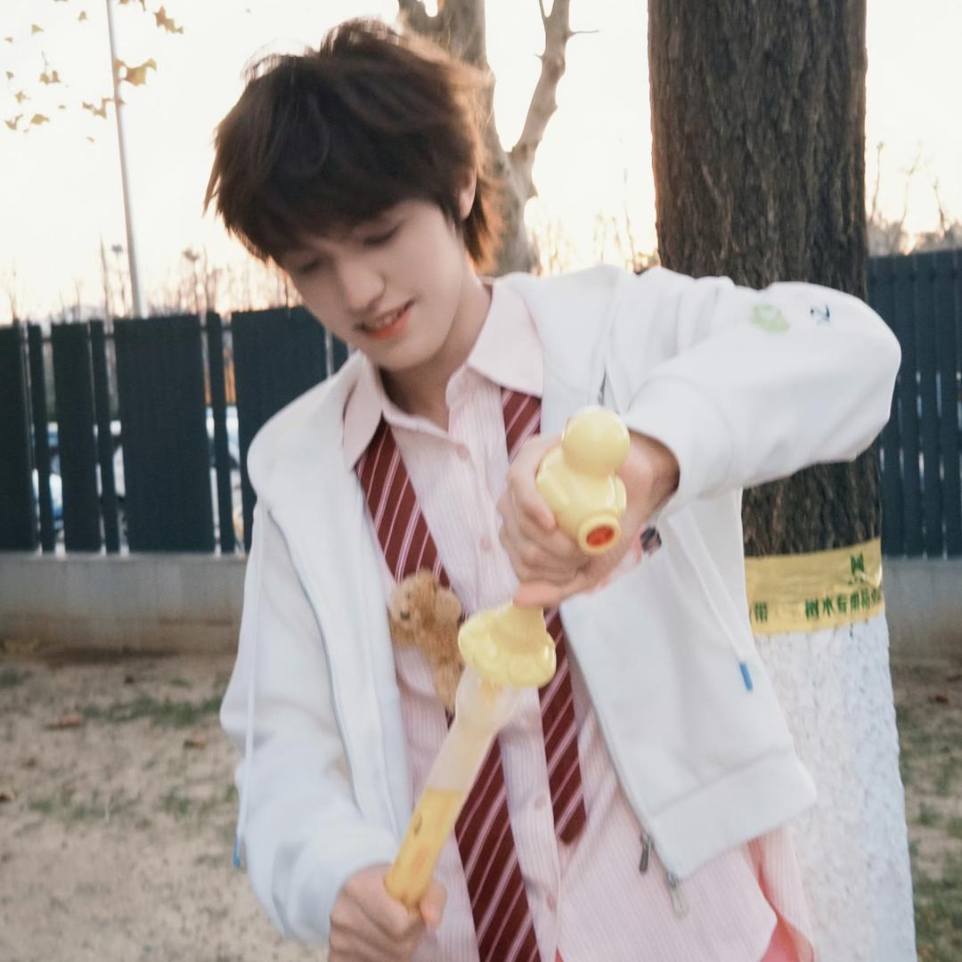 咵嚓嘣嚓呲儿昂（见过张泽禹版）