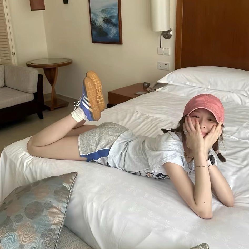 彤