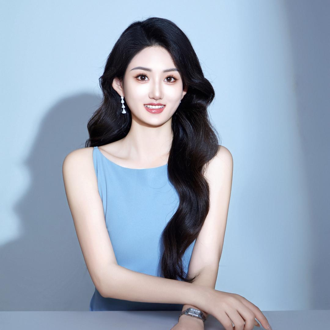 有个女主持叫雪婷
