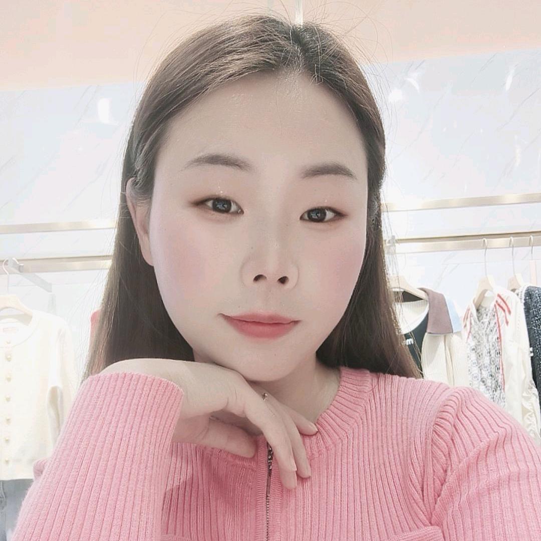 赫章党校前河边优沐服装店