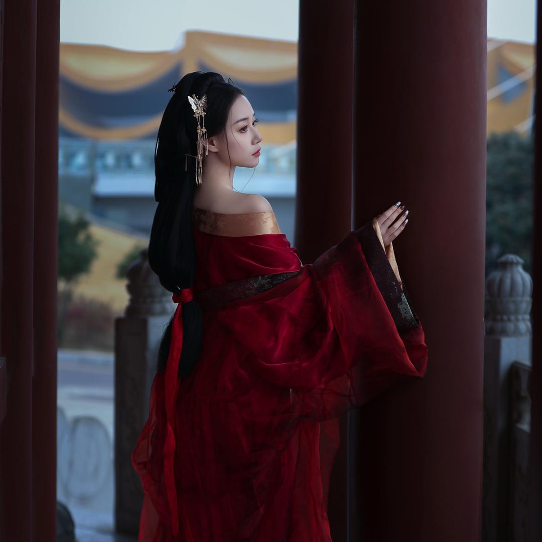 楊温柔.