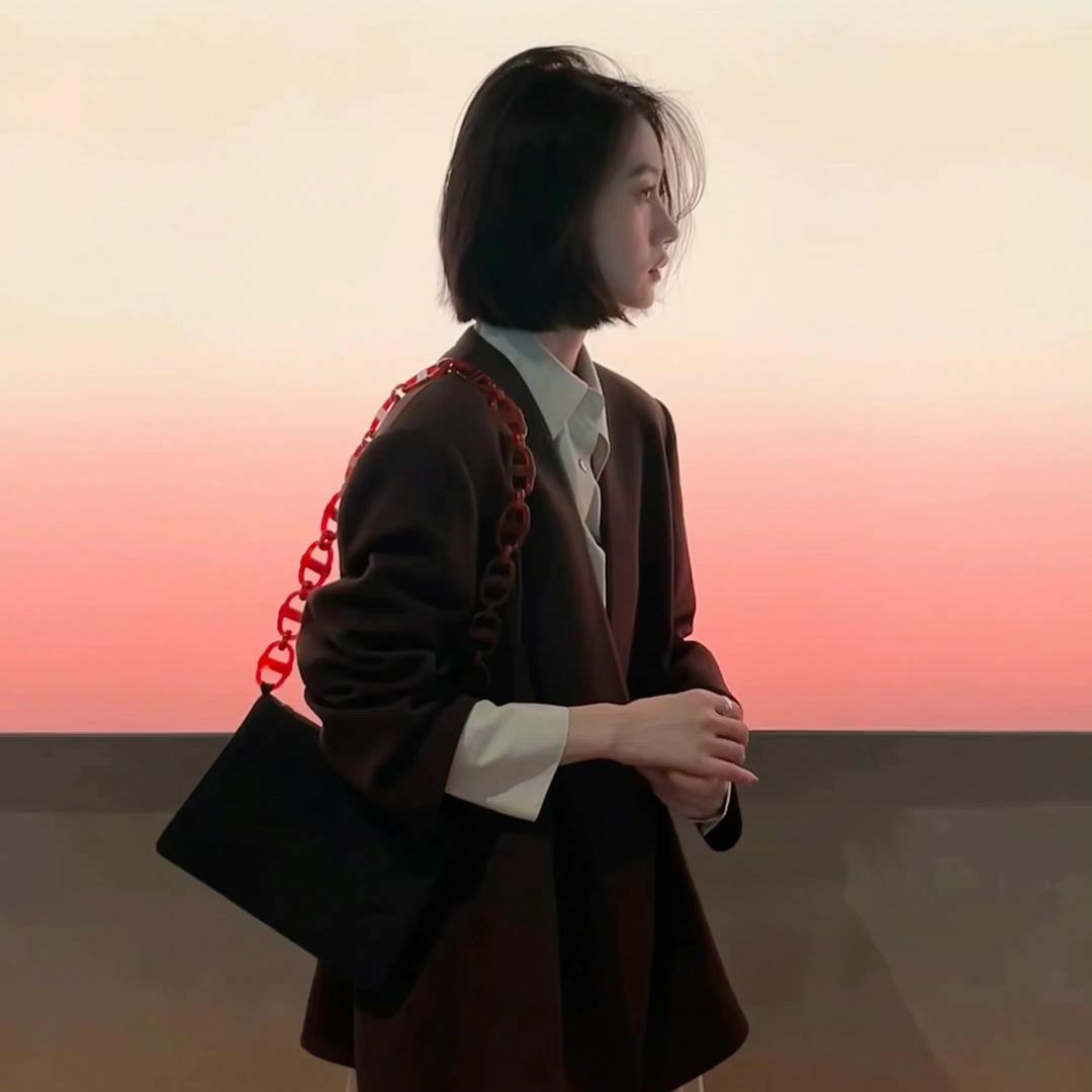 小赵今天买新衣服了吗