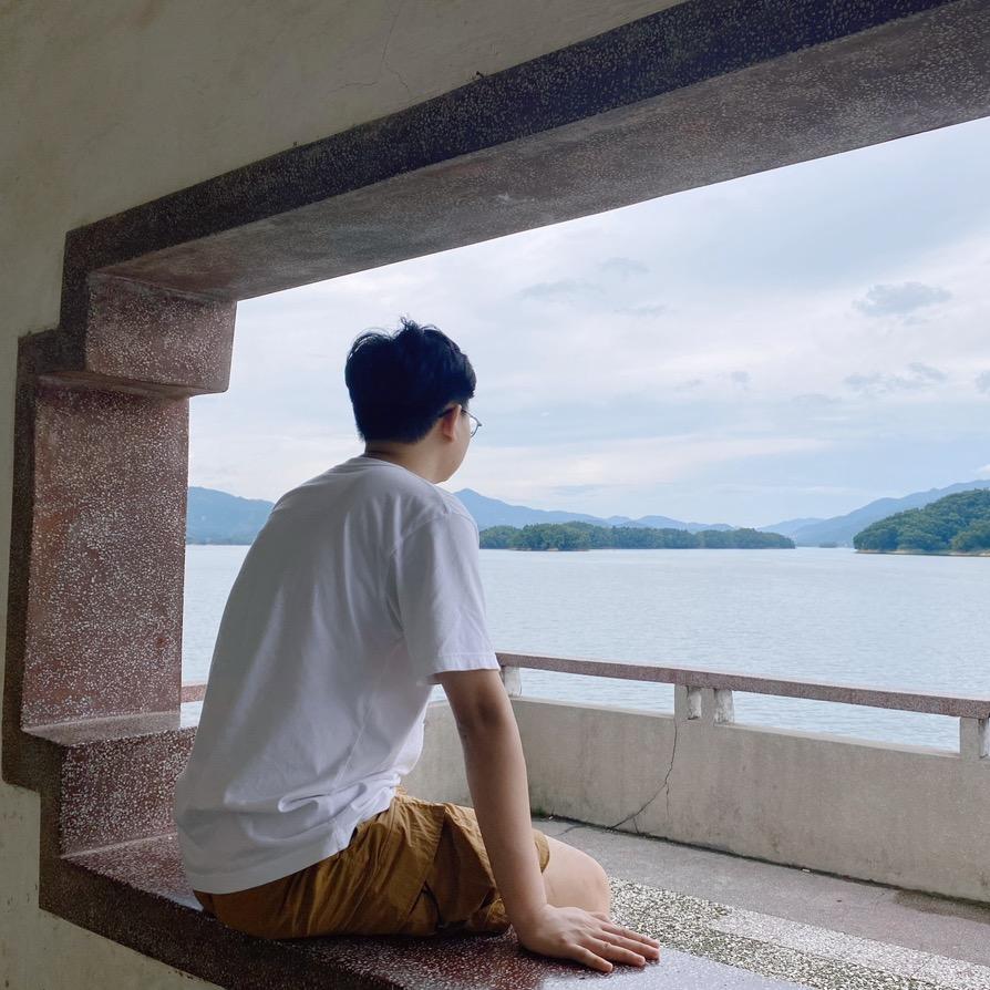 初吻给了奶嘴~