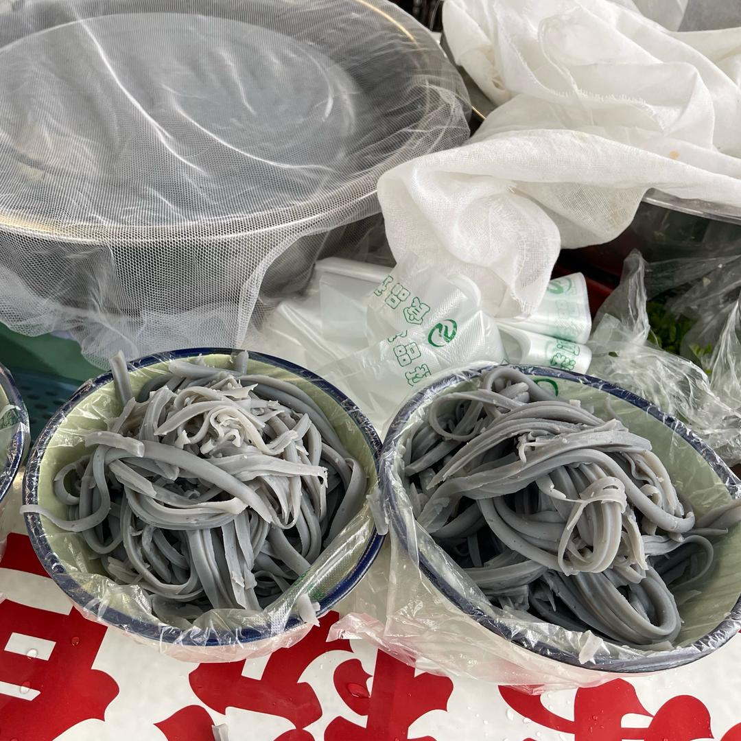 彝族姑娘买金阳凉粉