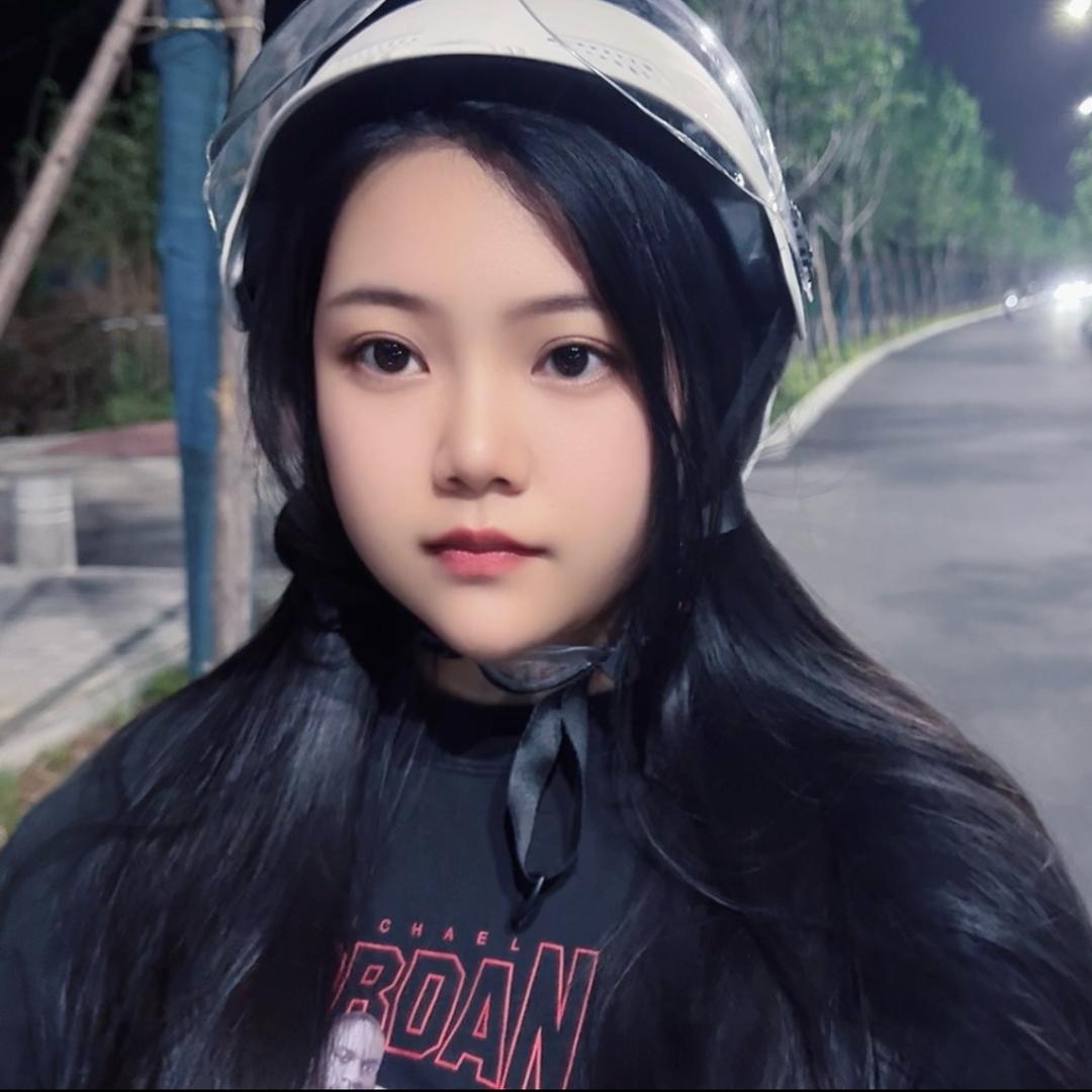 黄文文（弹唱）