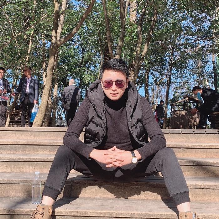 仔细的鹤轩