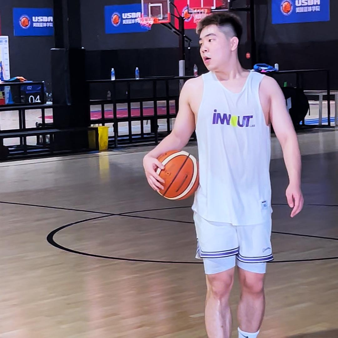 小崔不会打🏀