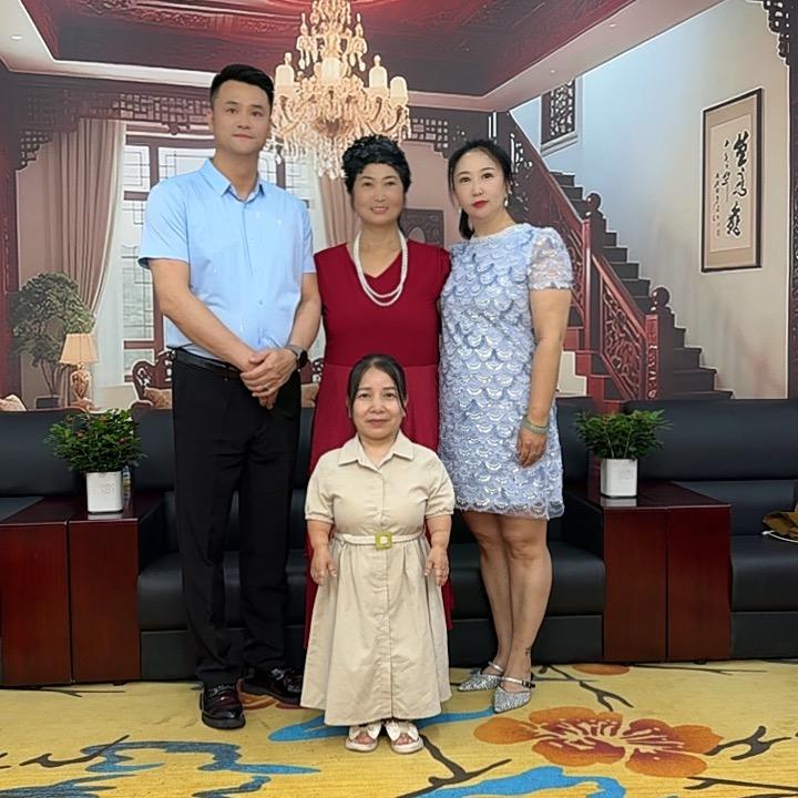 小方一家人