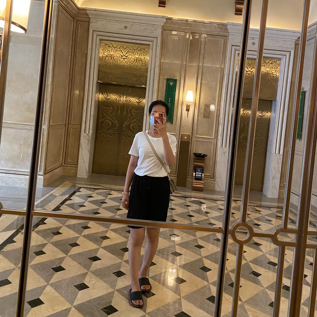 犹抱琵琶半遮面.