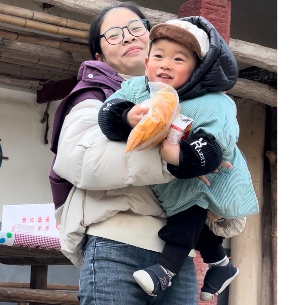 带娃收金的子游爸爸