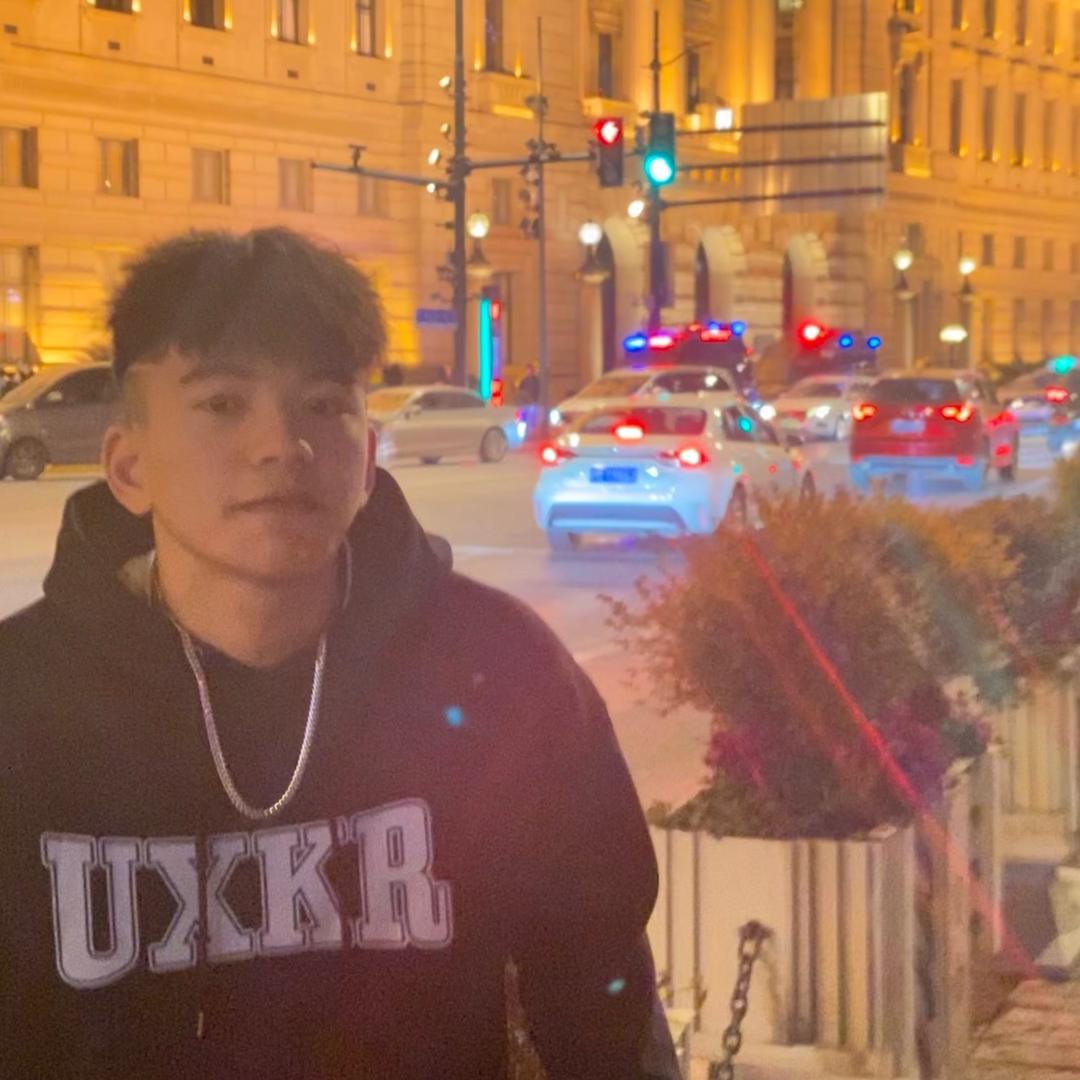 -很想早睡-