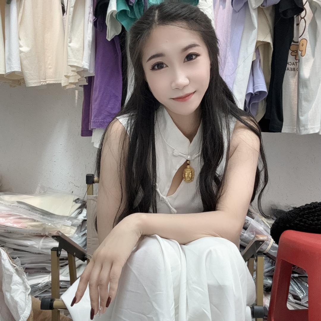 金鸿腾傅傅的服装