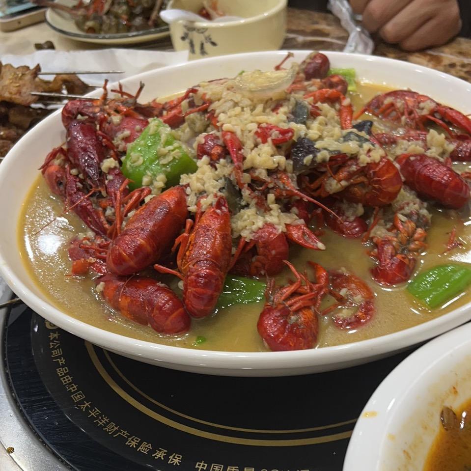 雨一直下……