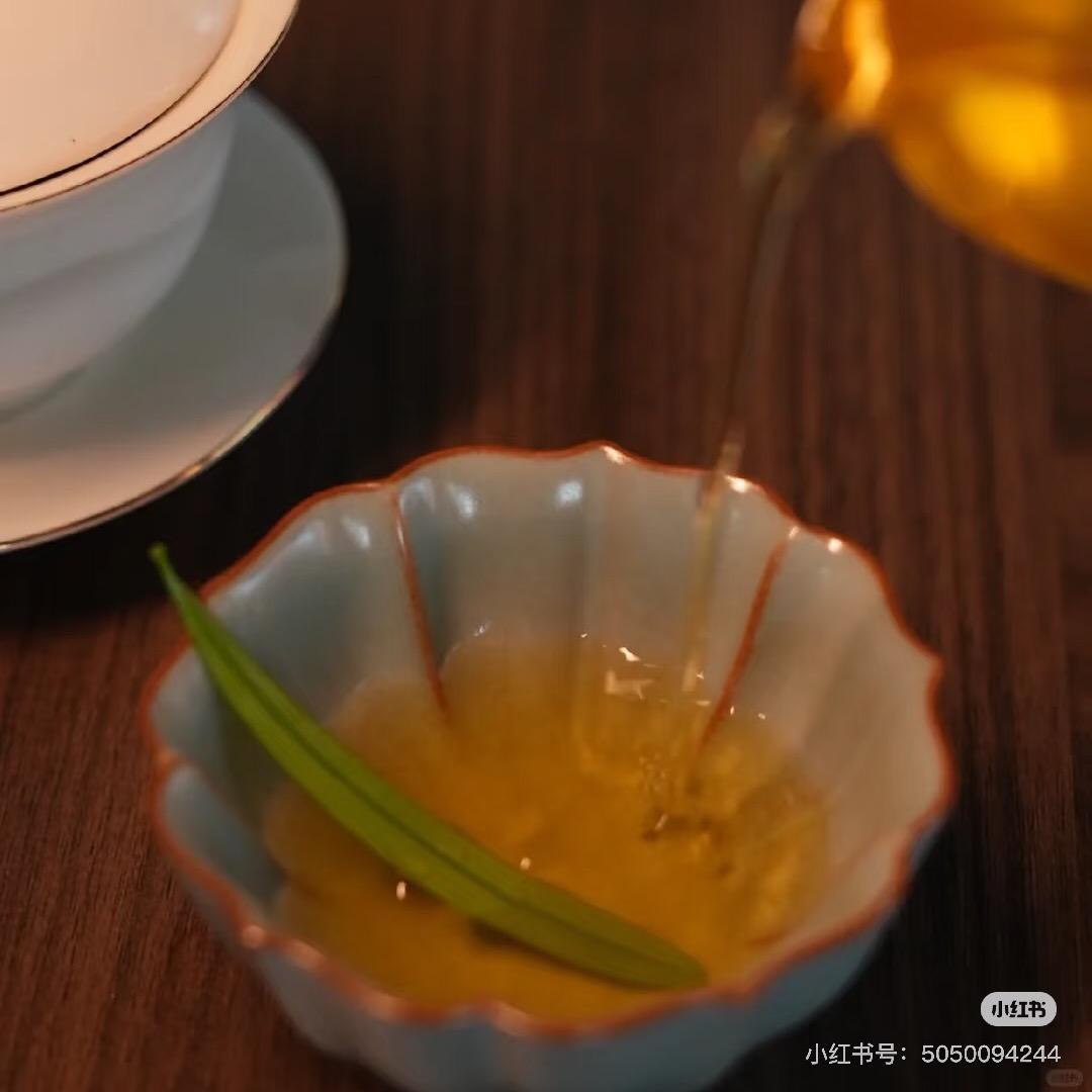 云想衣裳花想容