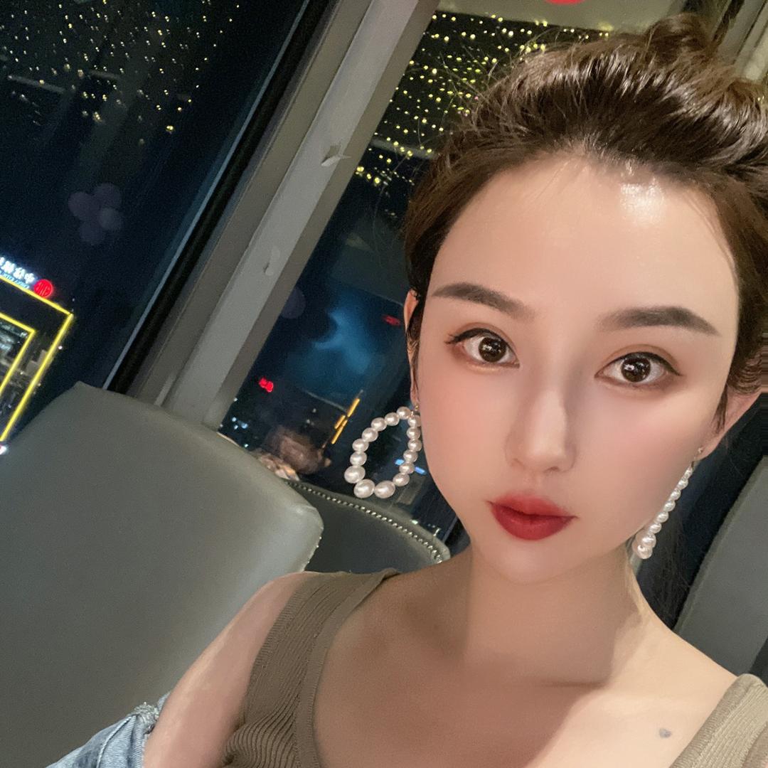 甄小姐服装店
