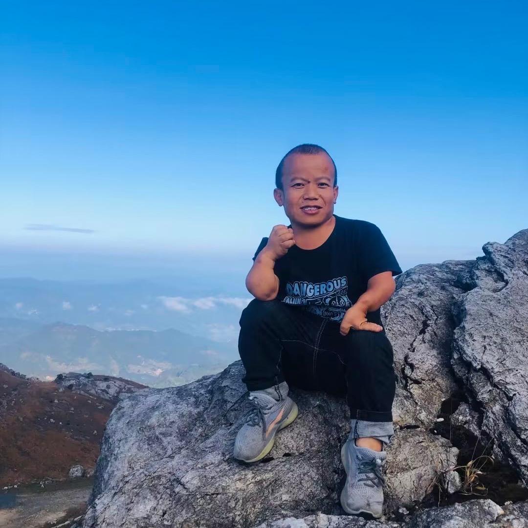 爱跳水的阳仔