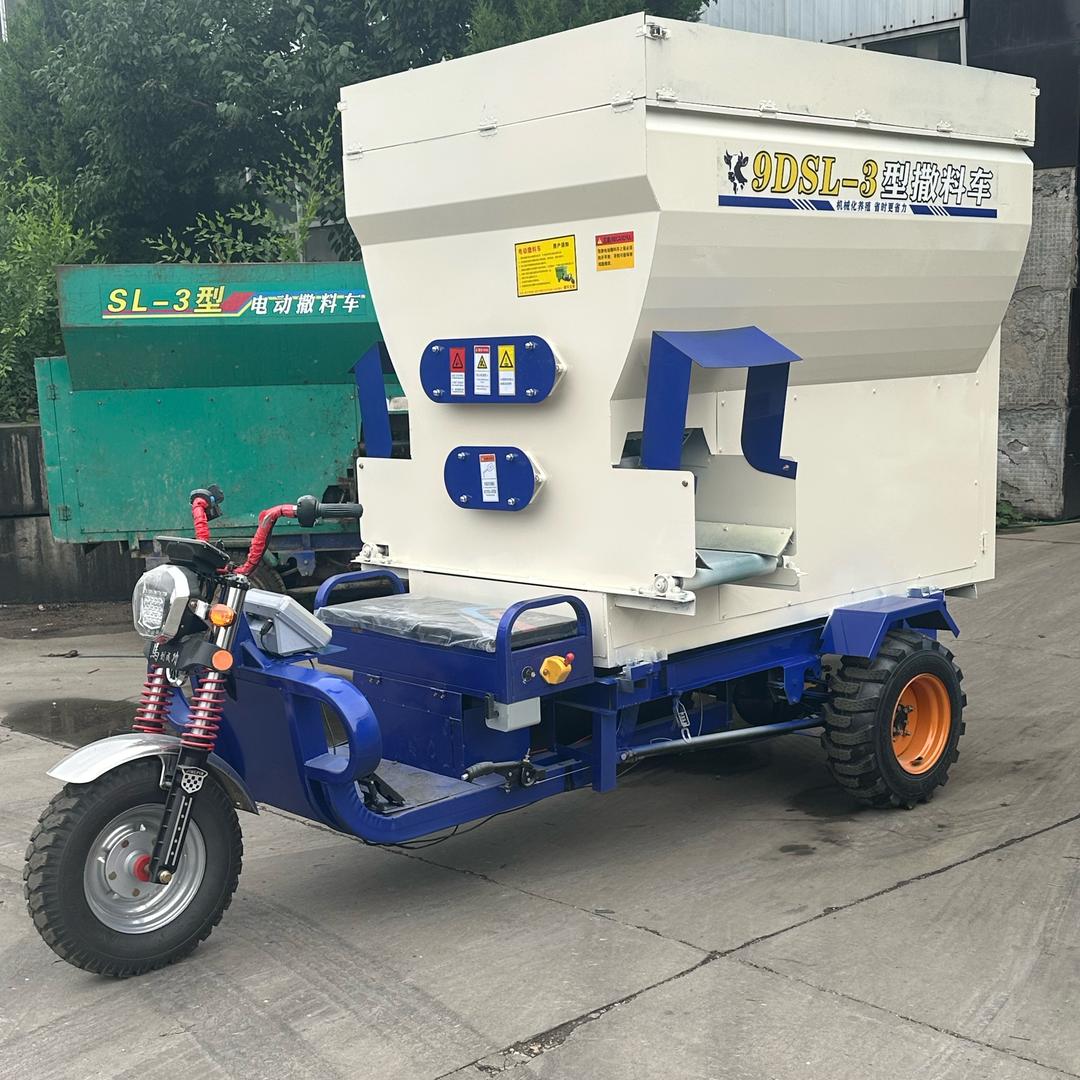 TMR全日粮搅拌机撒料车--小贺