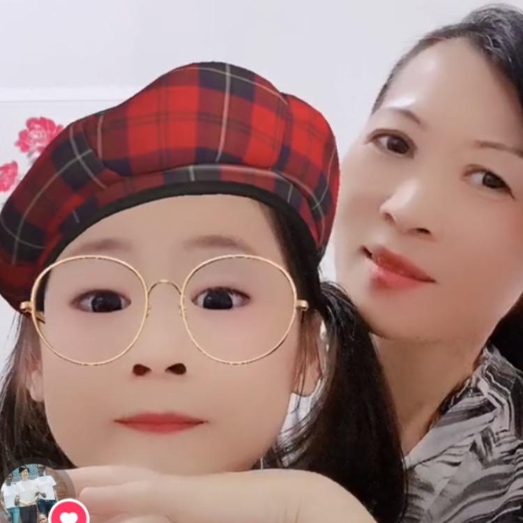 姜菊苹🍎(卖羽绒被的女人)