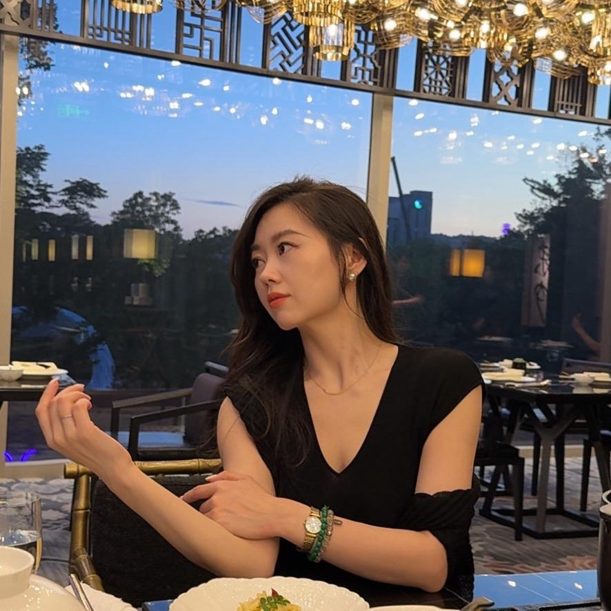 爱健身穿搭的念念姐姐