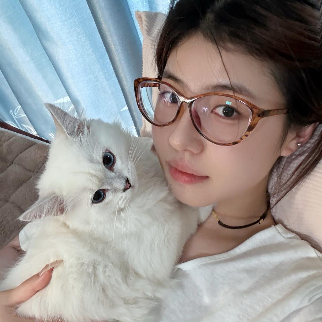 菲菲爱吃猫猫头🐱