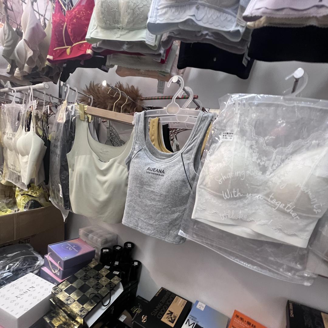 JuJu猪猪卡卡服装店