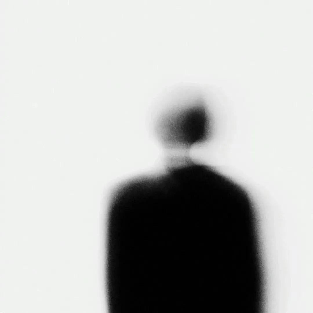 白..