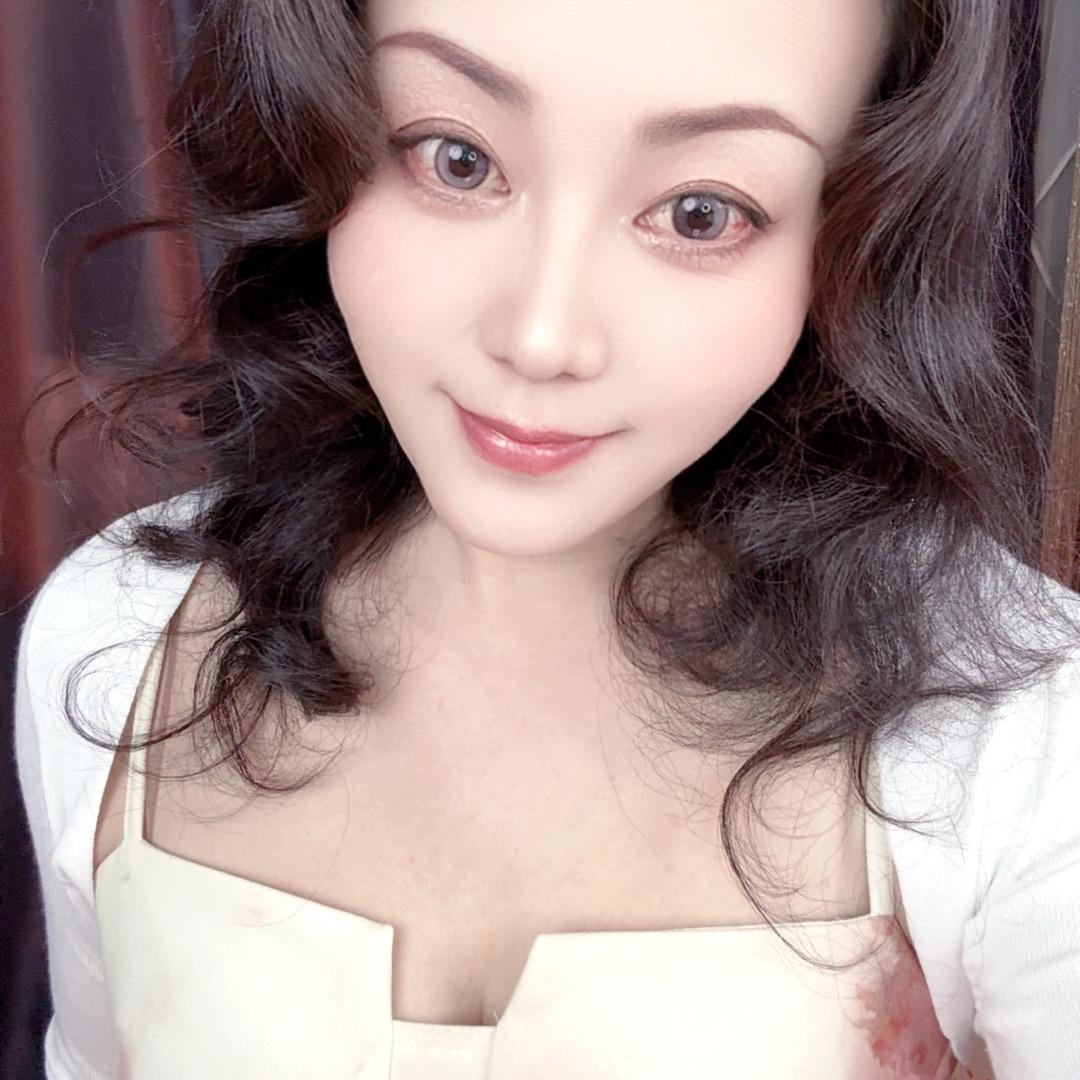 依依