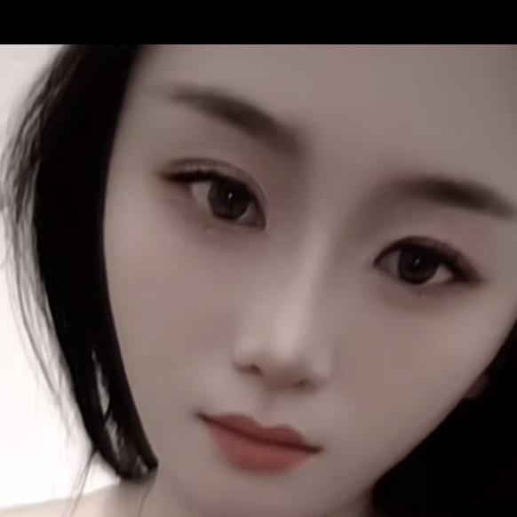 一个哇塞的少女