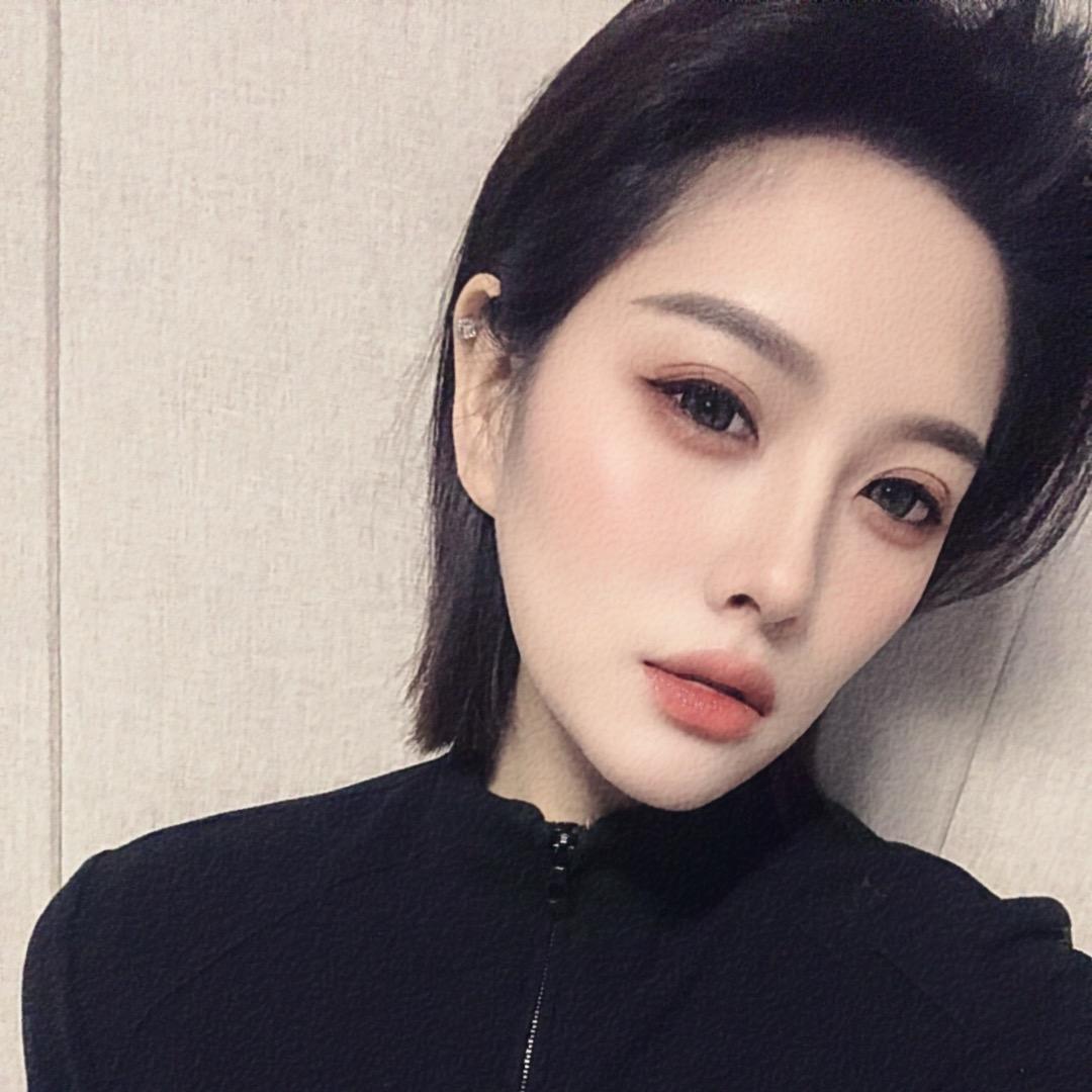小张不温柔 .