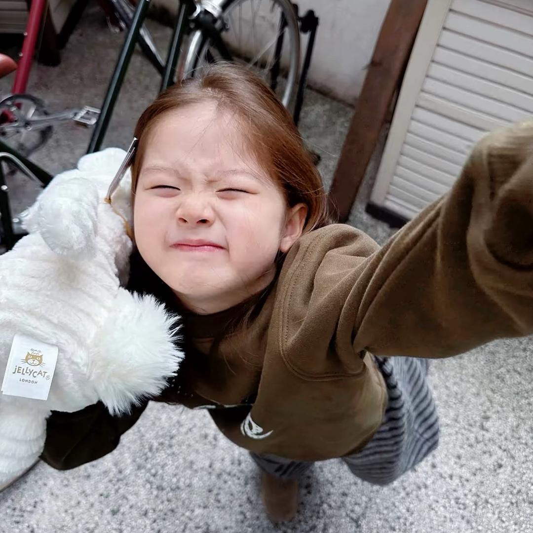 一天800个情绪的带刺玫瑰.