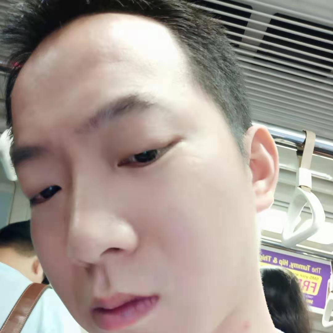 捂着心脏说胃疼