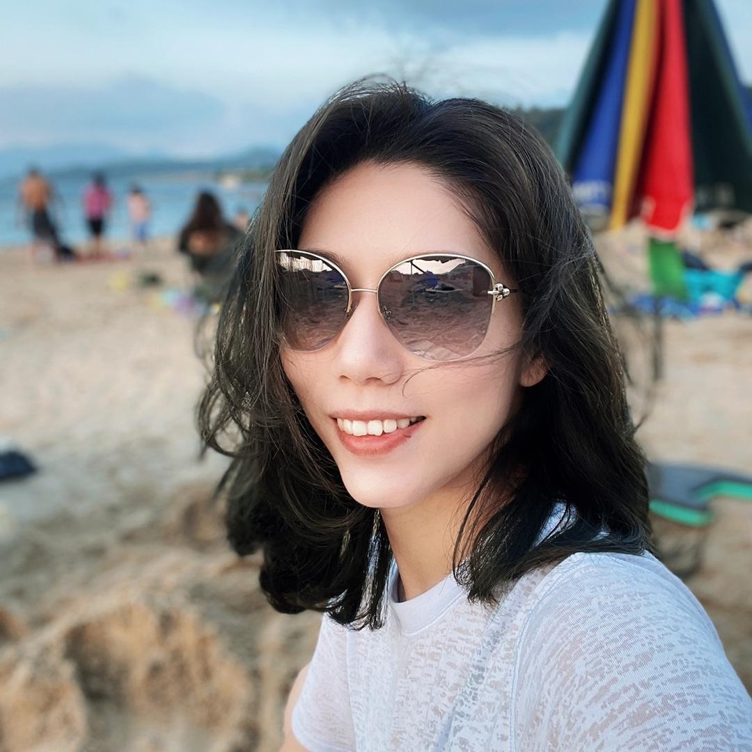 爱笑的小妞