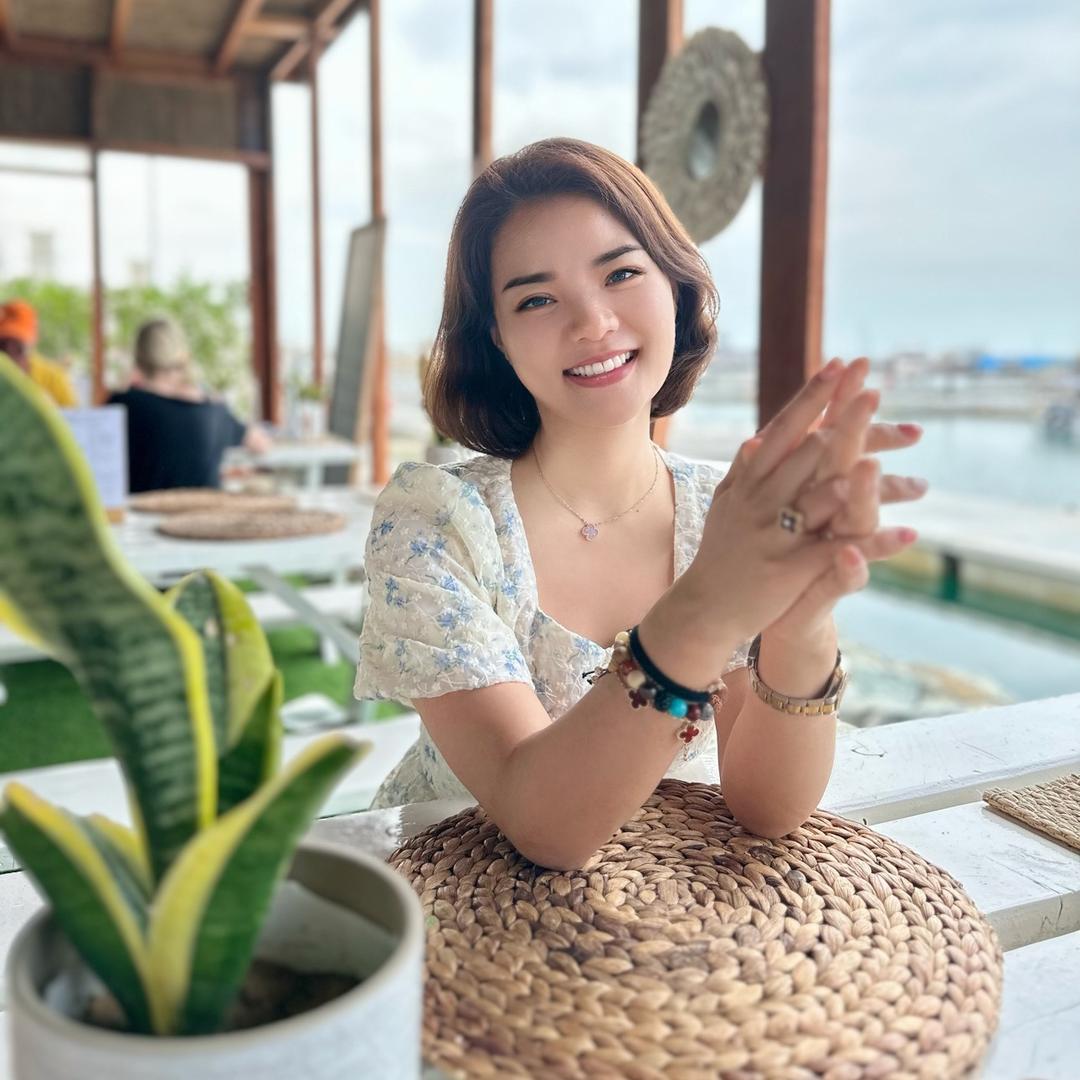 Vicky 在迪拜