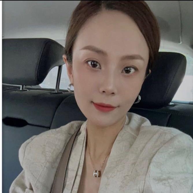 小巴黎女装济南月月