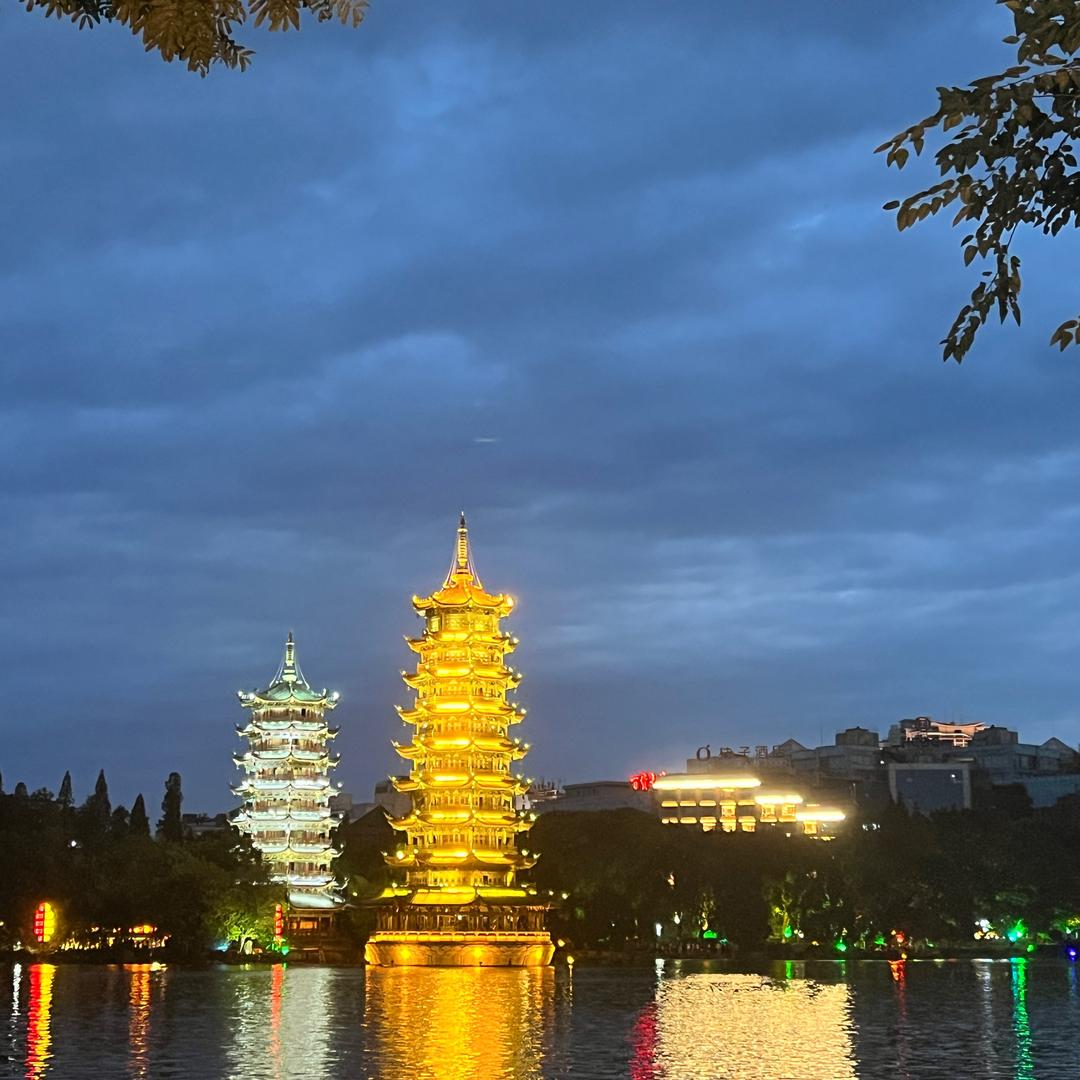 江小小