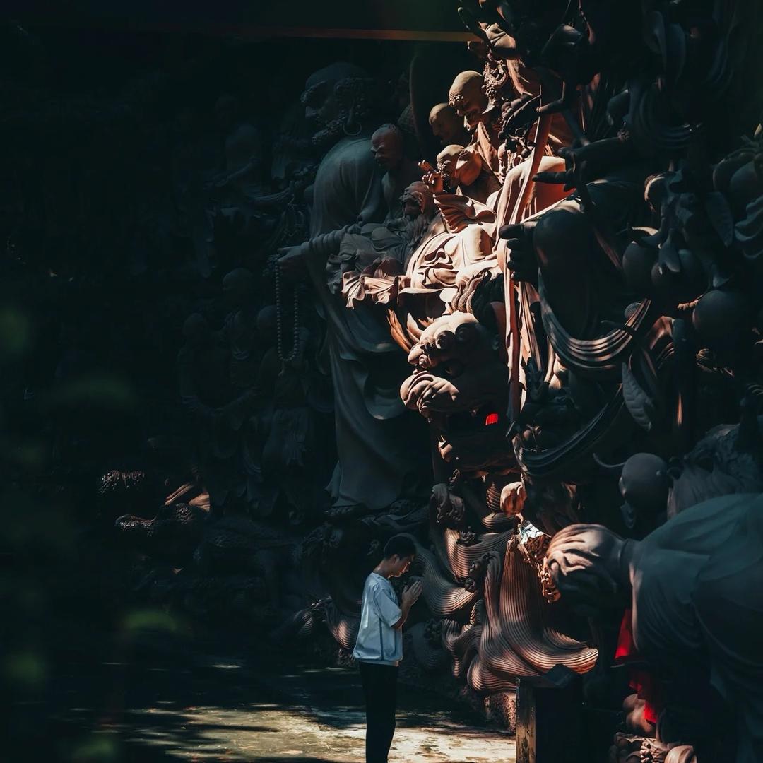 偶然问儿辈，卒爵是何处