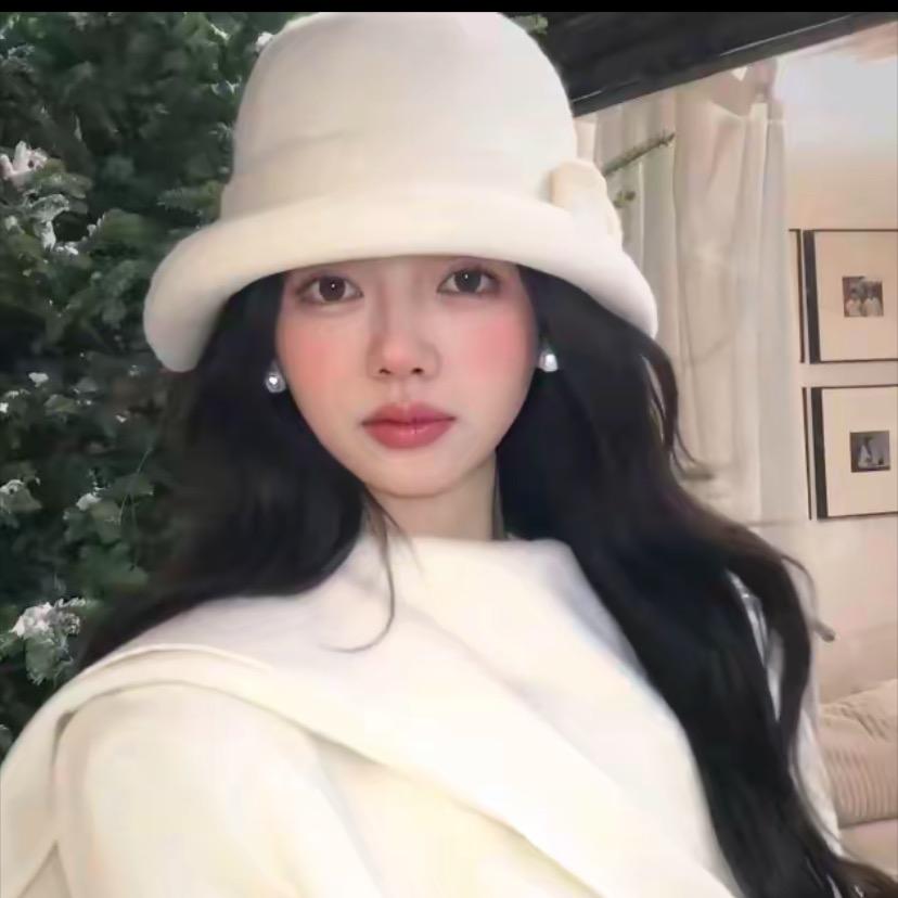 我是秋秋呀～每日穿搭♂