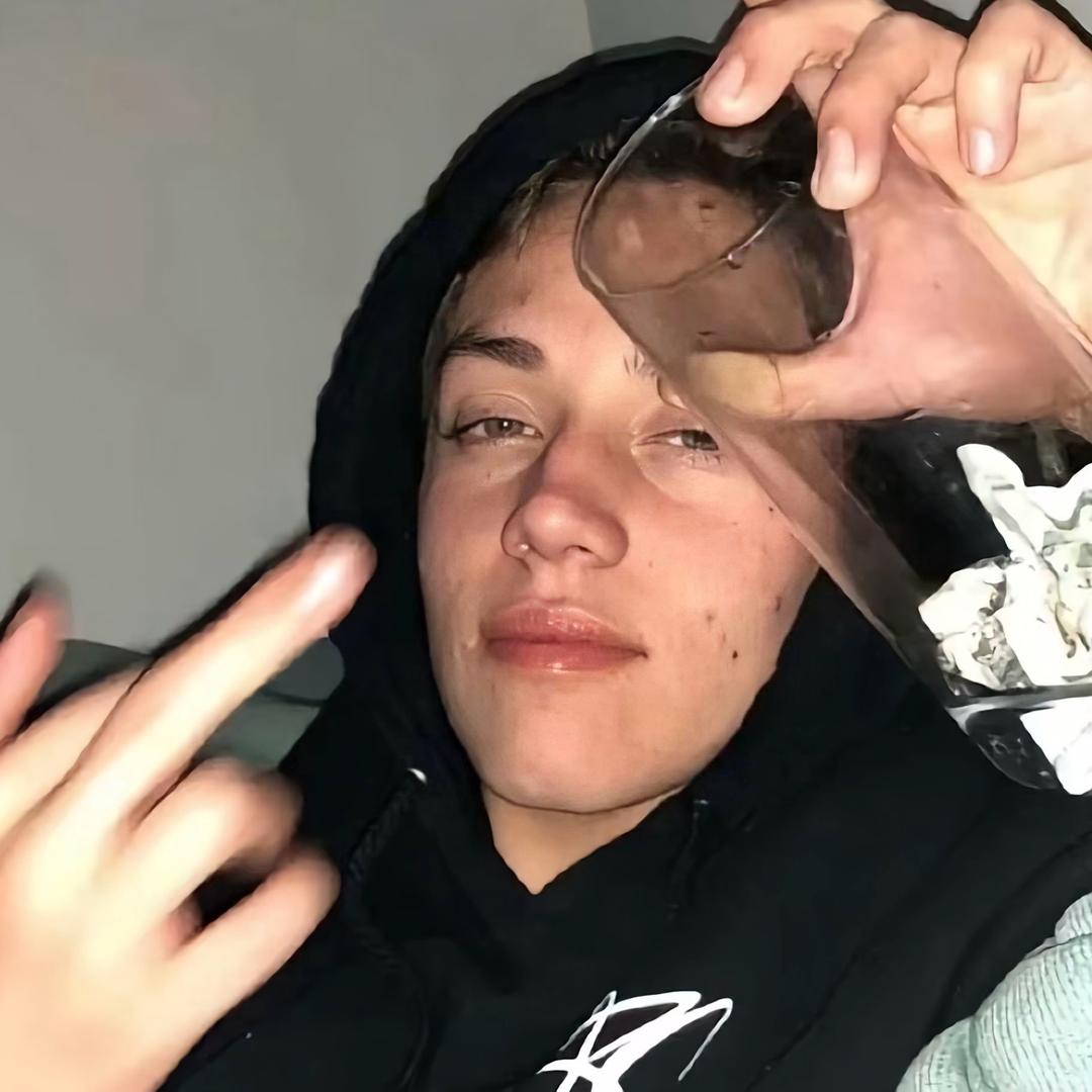 小贤睡不着.🫣