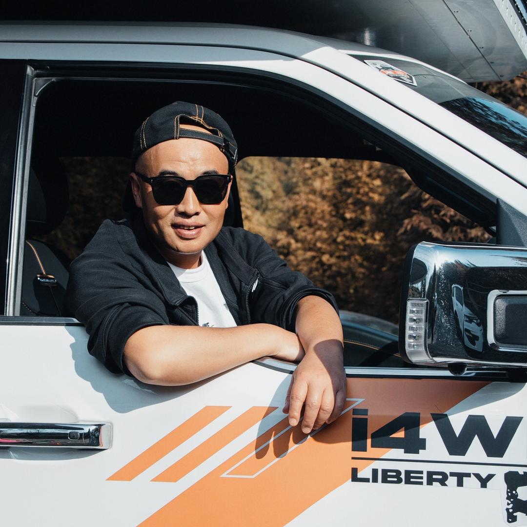 70后夫妻一车一狗，房车自驾游！