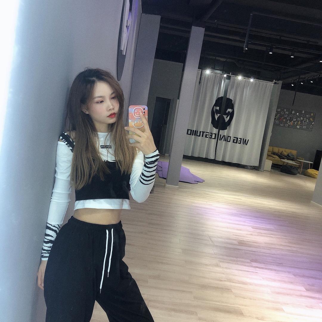小妍同学