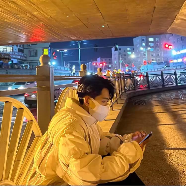 爱笑的小白