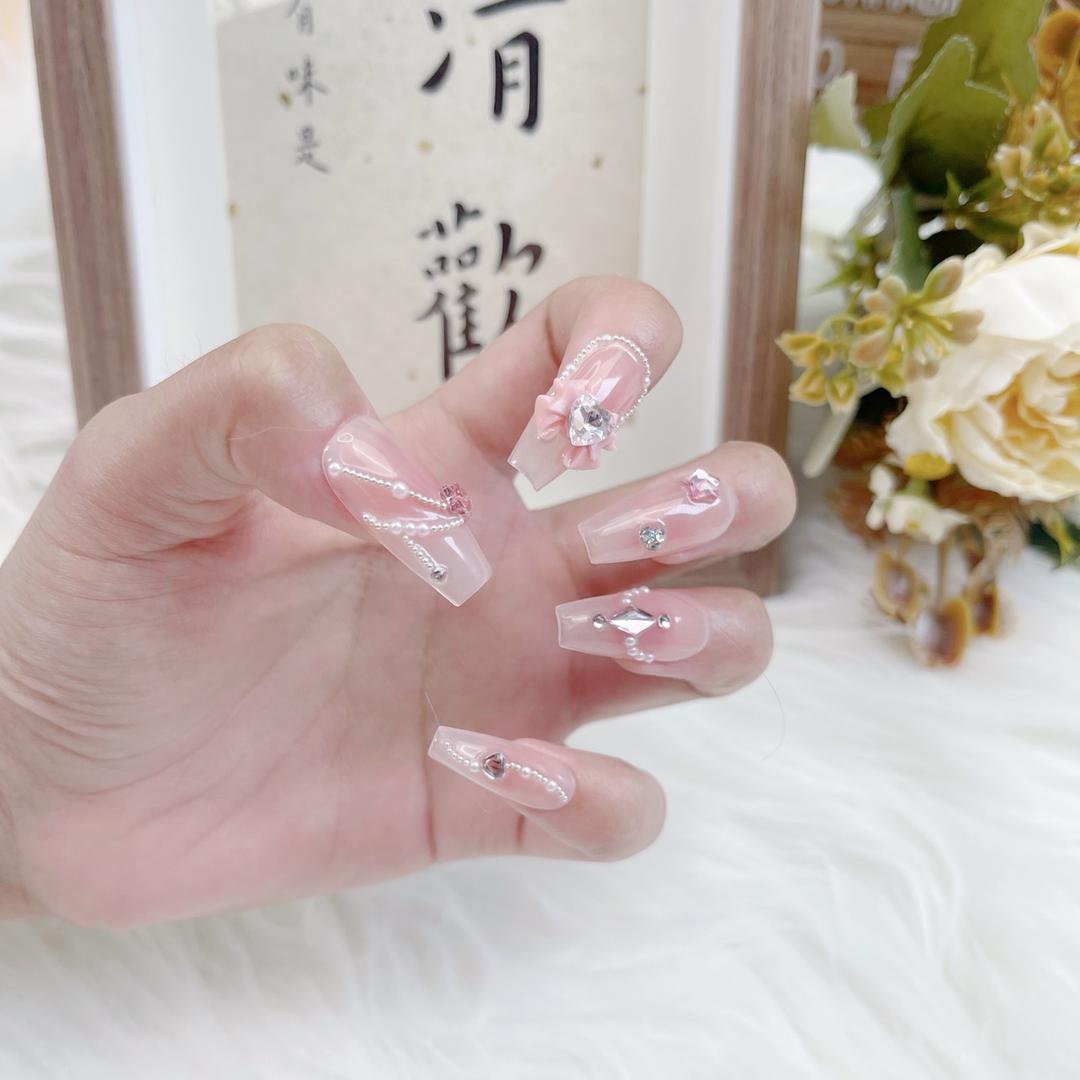 妮妮轻奢穿戴甲