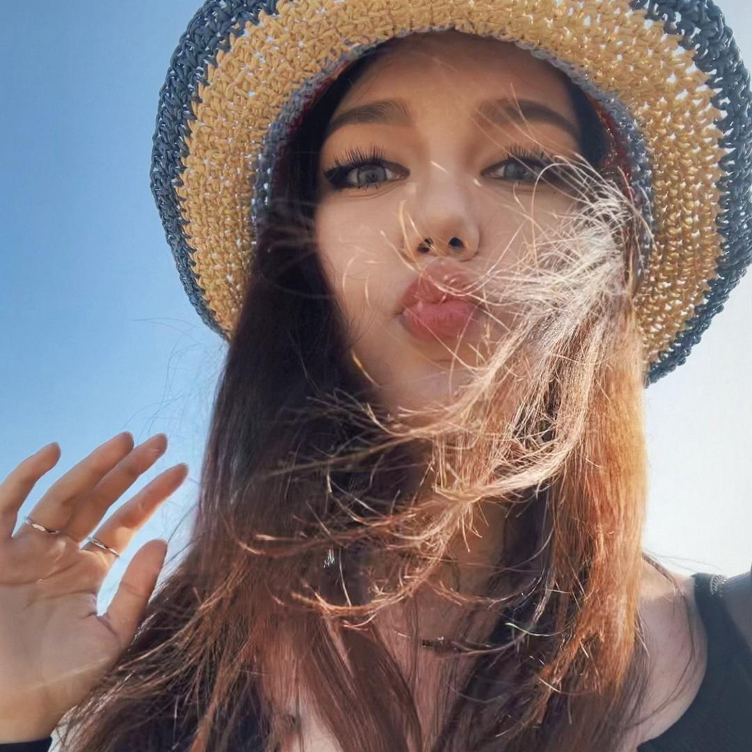 BeBe.