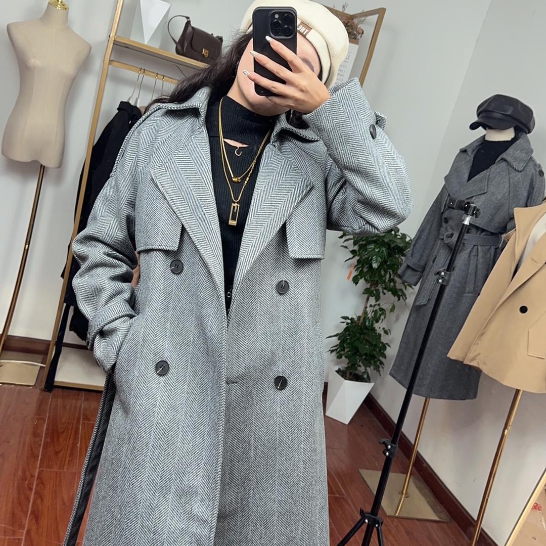 邓哈哈精品服饰工厂店